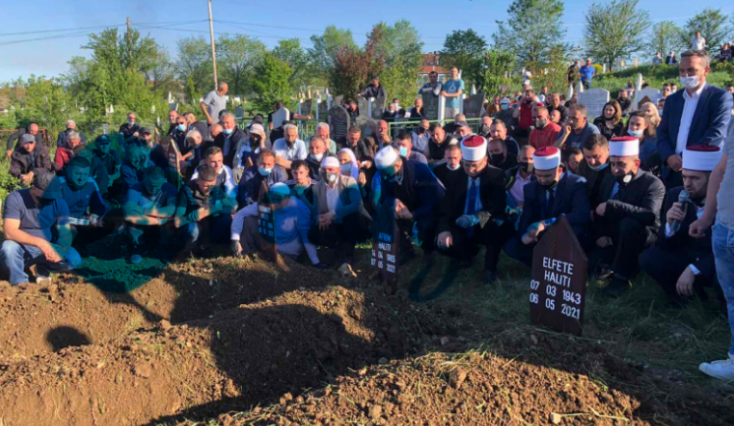 Varrosen tre anëtarët e familjes Haliti që vdiqën në Shqipëri