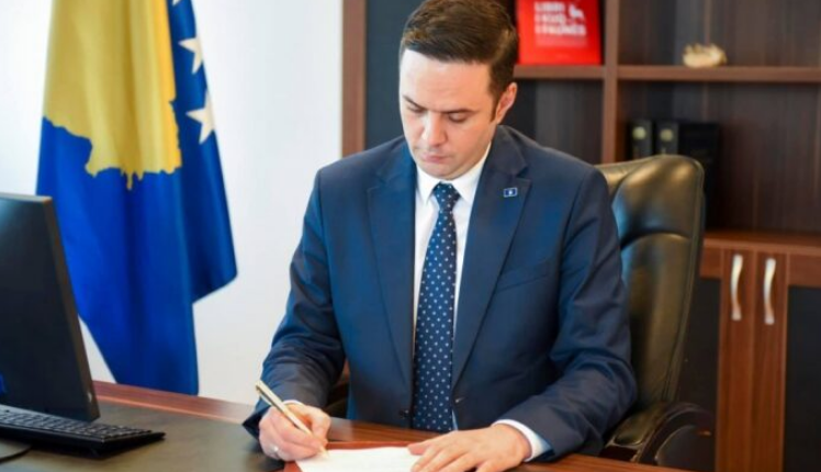 Abdixhiku i përgjigjet Hoxhajt pasi tha se LDK-ja ka marrëveshje të fshehtë me Vjosa Osmanin për zgjedhjet lokale