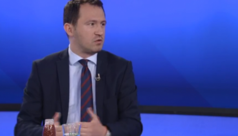 Krasniqi tregon se cilat komuna do mund t’i fitojë VV’ja, LDK’ja e PDK’ja