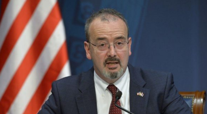“Serbia u bombardua për ta parandaluar gjenocidin”, ambasadori amerikan në linjë me ambasadorin gjerman