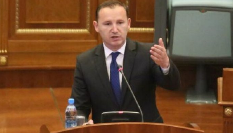 Zemaj i quan praktikantë deputetët e Vetëvendosjes: Të marrin në qafë me hiprokizi