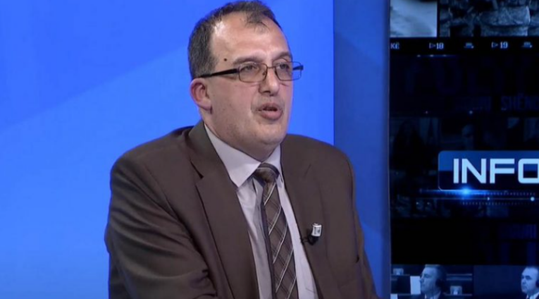 Zëvendësministri paralajmëron largim nga puna të mësimdhënësve