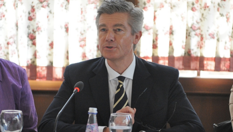 Ish-gjyqtari i EULEX-it, Simmons: Shumë shpejt do të raportoj në Parlamentin e Kosovës