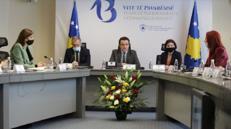 U kritikua se nuk përmend SHBA-në, por Qeveria Kurti në program parasheh koordinim të ngushtë me amerikanët për dialogun me Serbinë