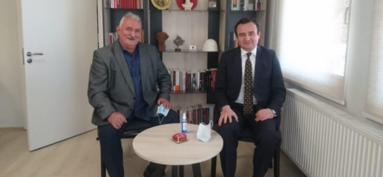 Aktivisti i VV-së ultimatum Xhelal Sveçlës: Interveno me polici në veri ose lësho rrugë