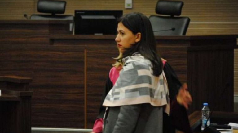 “Shumë efektiv në rastin tonë, pse s’po jeni efektiv në rastet e korrupsionit”, Albulena Haxhiu kritikon Prokurorin Ilaz Beqiri