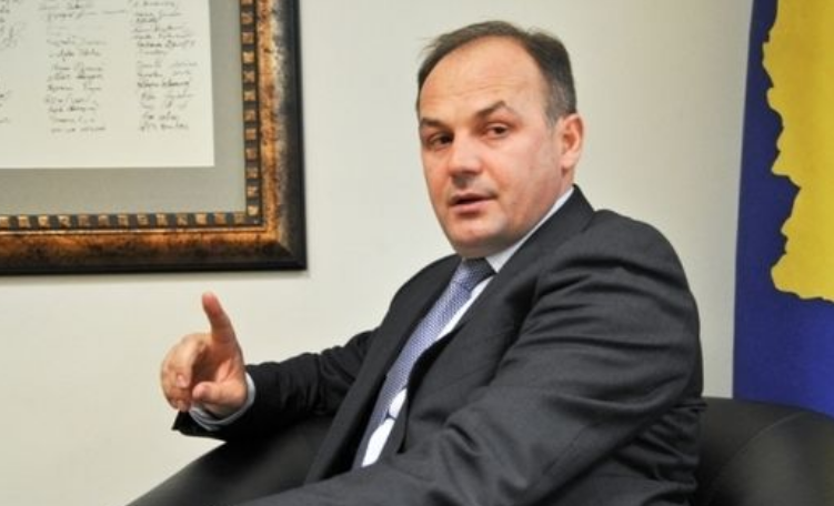 A do të kandidojë për kryetar të PDK’së? Flet Hoxhaj