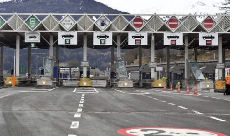 Kosovarët do të vazhdojnë të paguajnë 15 euro taksë në kufirin me Malin e Zi, deklarohet drejtori i Turizmit në Ulqin