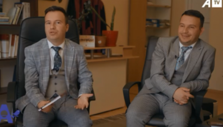 Binjakët nga Prizreni që zëvendësojnë njëri-tjetrin në takimet me vajza