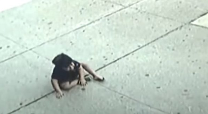 Një trevjeçar në New York i mbijeton rënies nga kati i pestë