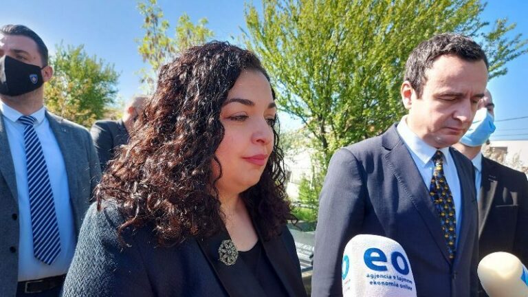 Vjosa Osmani shpërthen në lot: Fehmi Agani ishte krah i djathtë i ish-presidentit Rugova