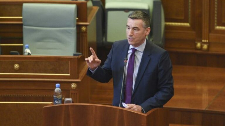 Kur Kadri Veseli kërkonte unitet dhe prezantoi platformë për dialog, Vetëvendosje refuzonte
