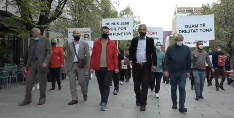 Protestojnë punëtorët e sektorit privat, kërkojnë pagën minimale 300 euro