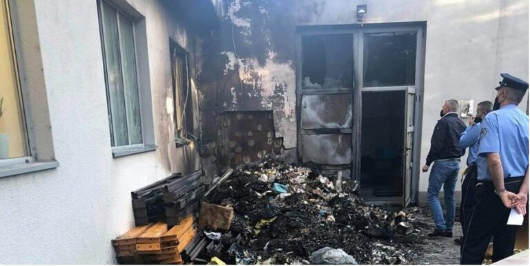 Kush janë infermierët heronj që evakuuan pacientët pas zjarrit në Spitalin e Vushtrrisë