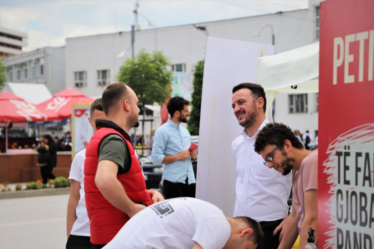 Edhe 2 mijë nënshkrime i nevojiten PSD-së për ta dërguar në Kuvend projektligjin për faljen e gjobave të pandemisë