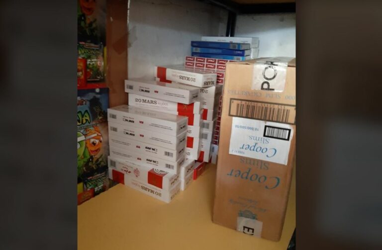 Dogana konfiskon sasi të konsiderueshme të cigareve të kontrabanduara në lagjen e Boshnjakëve në Mitrovicë