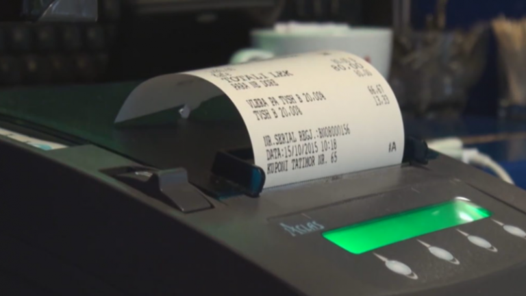 Arsyeja e rëndësishme pse kurrë nuk duhet të mbani fatura në xhep