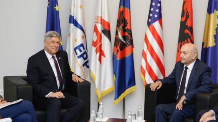 “Tani trimat e dhunës e kanë fjalën”: Mustafa thumbon Kurtin pas deklaratës së Kosnett rreth Asociacionit