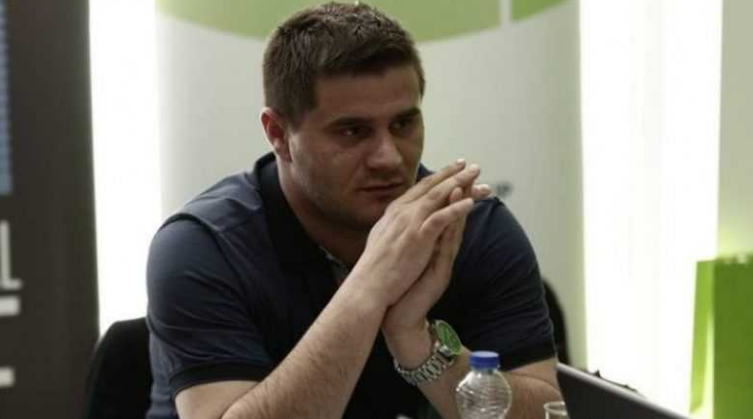 Olluri: Brenda VV’së ka shpërthyer një luftë e brendshme mes grupeve të interesit