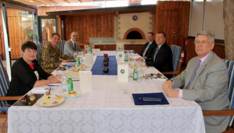 Siguria në Kosovë, Komandanti i KFOR-it takon krerët e Ambasadave të huaja
