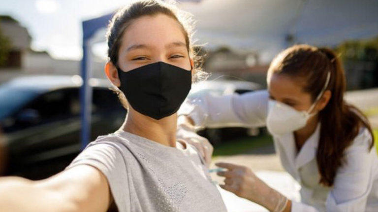 Arsyeja pse të rinjtë kanë efekte anësore më të forta nga vaksina anti-Covid