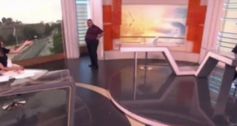 Klimineli Vojisllav Sheshel çartet dhe e lëshon studion: Mlladiqi do të jetë në një mundim të madh