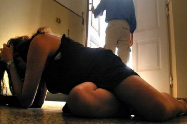 Godet motrën e vet, arrestohet