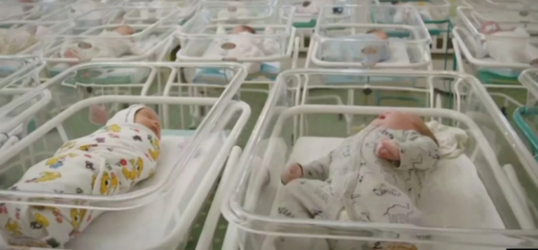 Rekord i ri botëror; Gruaja lind 10 foshnja