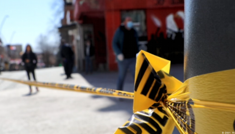 Një grup marokenësh rrahin brutalisht pronarin e një kafiterie në Prishtinë