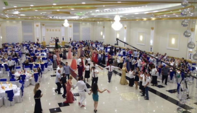 Finalizohet manuali, këto janë rregullat për mbajtjen e dasmave