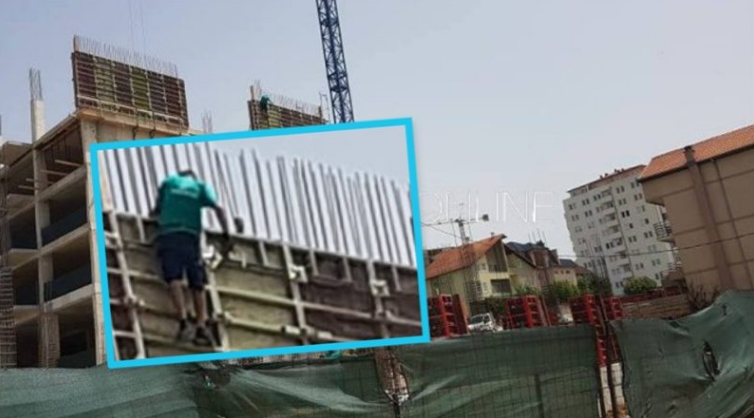 Pamje frikësuese: Punëtori rrezikon jetën, punon pa asnjë mbrojtëse në ndërtesën disakatëshe në Prishtinë