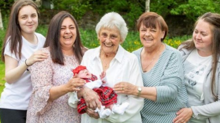 Kjo grua ka 90 nipër e mbesa