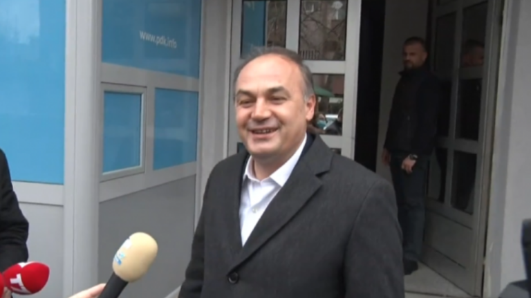 Enver Hoxhaj jep dorëheqje