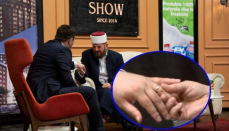 “Po mban gacë të xhehenemit”, Shefqet Krasniqi ia heq nga dora unazën e arit moderatorit