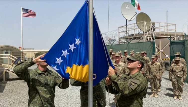 Flamuri i Kosovës ngritet për herë të parë në misionin paqësor të FSK-së në Kuvajt
