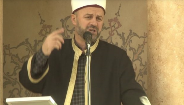 Hoxha nga Prishtina i quan të shpifura gratë që postojnë foto me familjen e tyre e jo me burrin, vjehrritë e kunatat