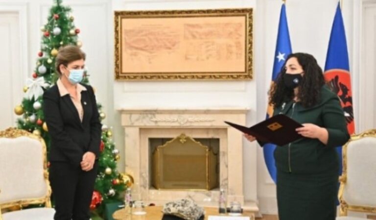 Vjosa Osmani kërkon dorëheqjen e Valdete Dakës