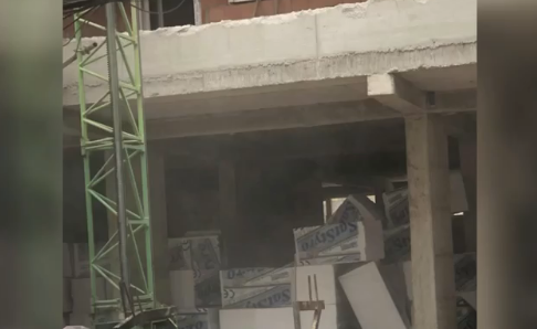 Policia jep detaje për personin e lënduar nga lifti që barte material ndërtimor në Mitrovicë