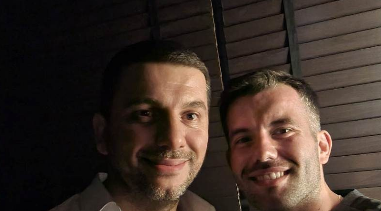 Rron Gjinovci publikon fotografi me Memli Krasniqin, e uron pasi zgjidhet kryetar i PDK’së