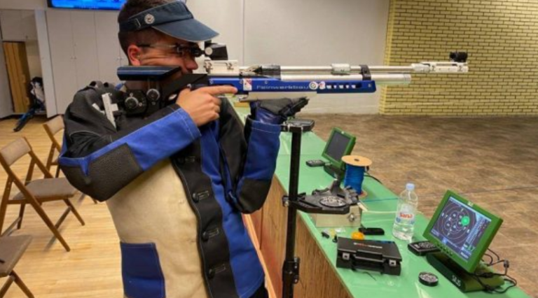 Me këpucë të vogla e rroba të grisura, shitësi ambulant përfaqëson Kosovën në Olimpiadën e Tokios