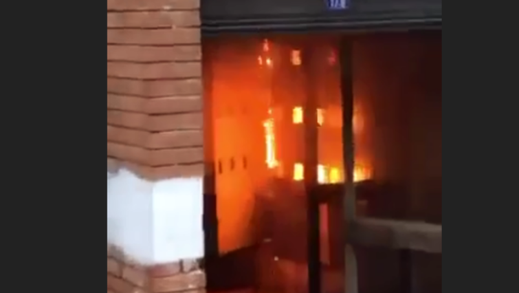 Përfshihet nga zjarri një banesë në kryeqytet