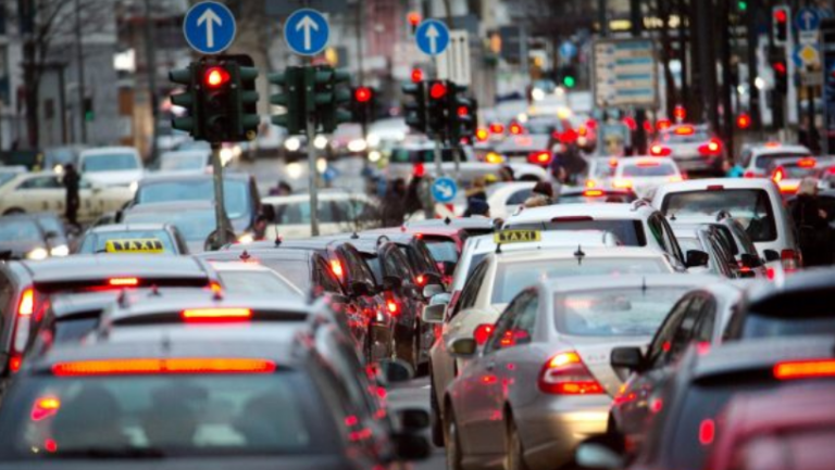 Ndalimi i shitjes së veturave me benzinë e naftë brenda 20 viteve, BE-ja prezanton planin