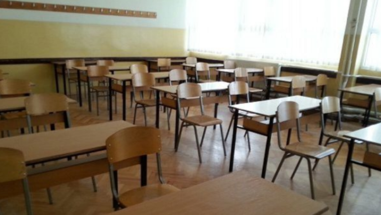 Kryetari i Këshillit të Prindërve: Mësuesit e kanë obligative të vaksinohen