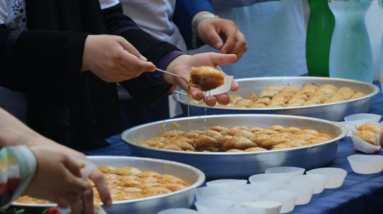 E teprojnë me bakllava, përfundojnë në emergjencë