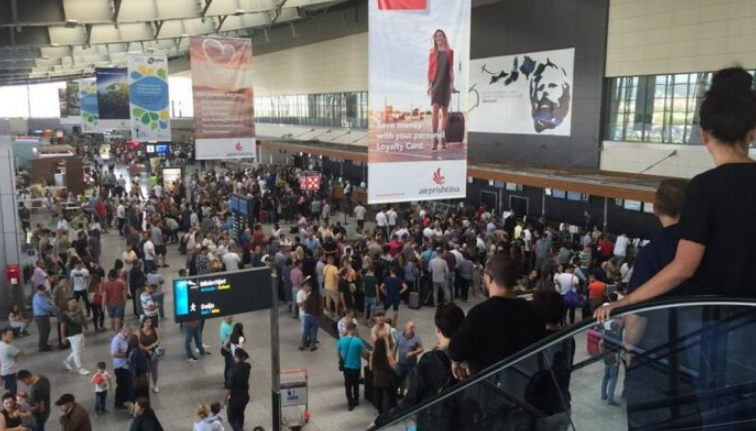 Mërgimtarët ankohen për çmimet e shtrenjta të biletave, kërkohet të mbikëqyren agjencitë