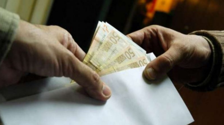 Personat që merren me fajde në Kosovë, dënohen me gjobë dhe me kaq vite burg