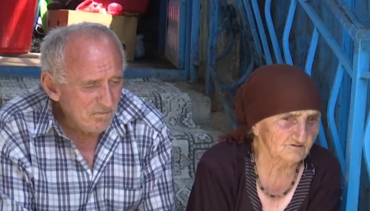 “Për këtë punë mos na u dok ma këtu” – Çifti i moshuar që jetojnë të vetëm, tash e pesë ditë s’kanë rrymë
