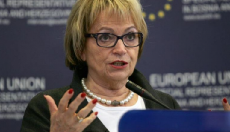 Doris Pack: Kosovës duhet t’i liberalizohen vizat, mos të hiqet dorë