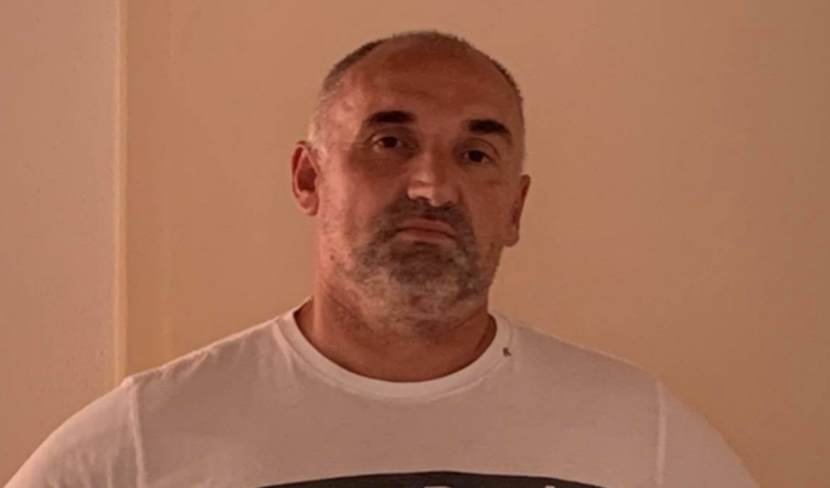 Mërgimtari akuzon me emër e mbiemër: Zyrtari i VV’së m’i mori 1 mijë euro dhe s’i arsyetoi kurrë