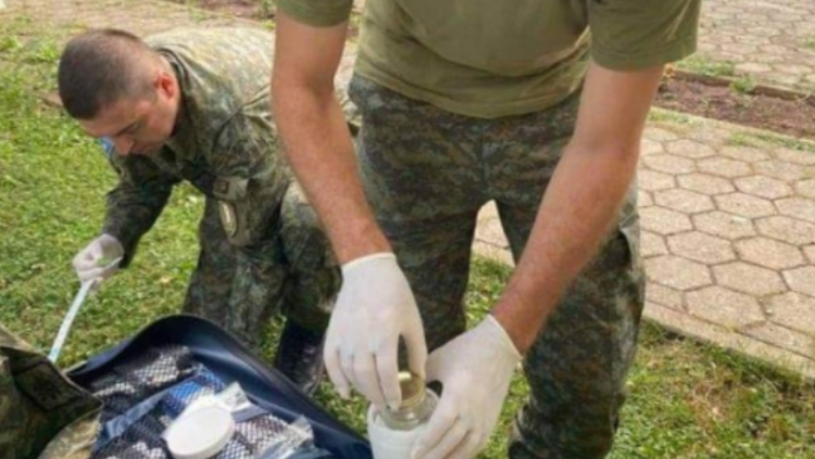 Specialistët e FSK’së kanë bërë analizat kimike dhe biologjike të mostrave të ujit në Deçan